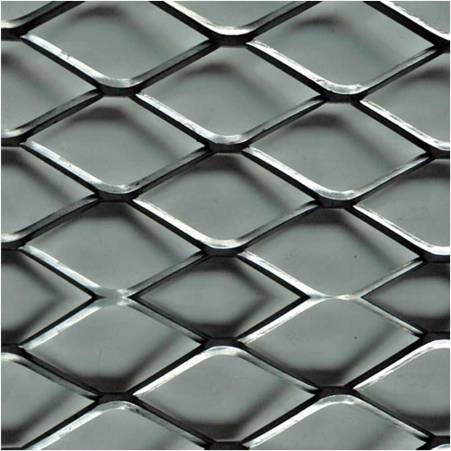 Expanded Metal Wire Mesh Opening Hot Rolled Mild Steel Fencing with Polished Surface Defence Application Roll Packaging in Delhi
